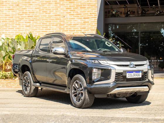 MITSUBISHI L200 TRITON 2.4 16V TURBO DIESEL SPORT HPE CD 4P 4X4 AUTOMÁTICO MITSUBISHI L200 TRITON 2.4 16V TURBO DIESEL SPORT HPE CD 4P 4X4 AUTOMÁTICO